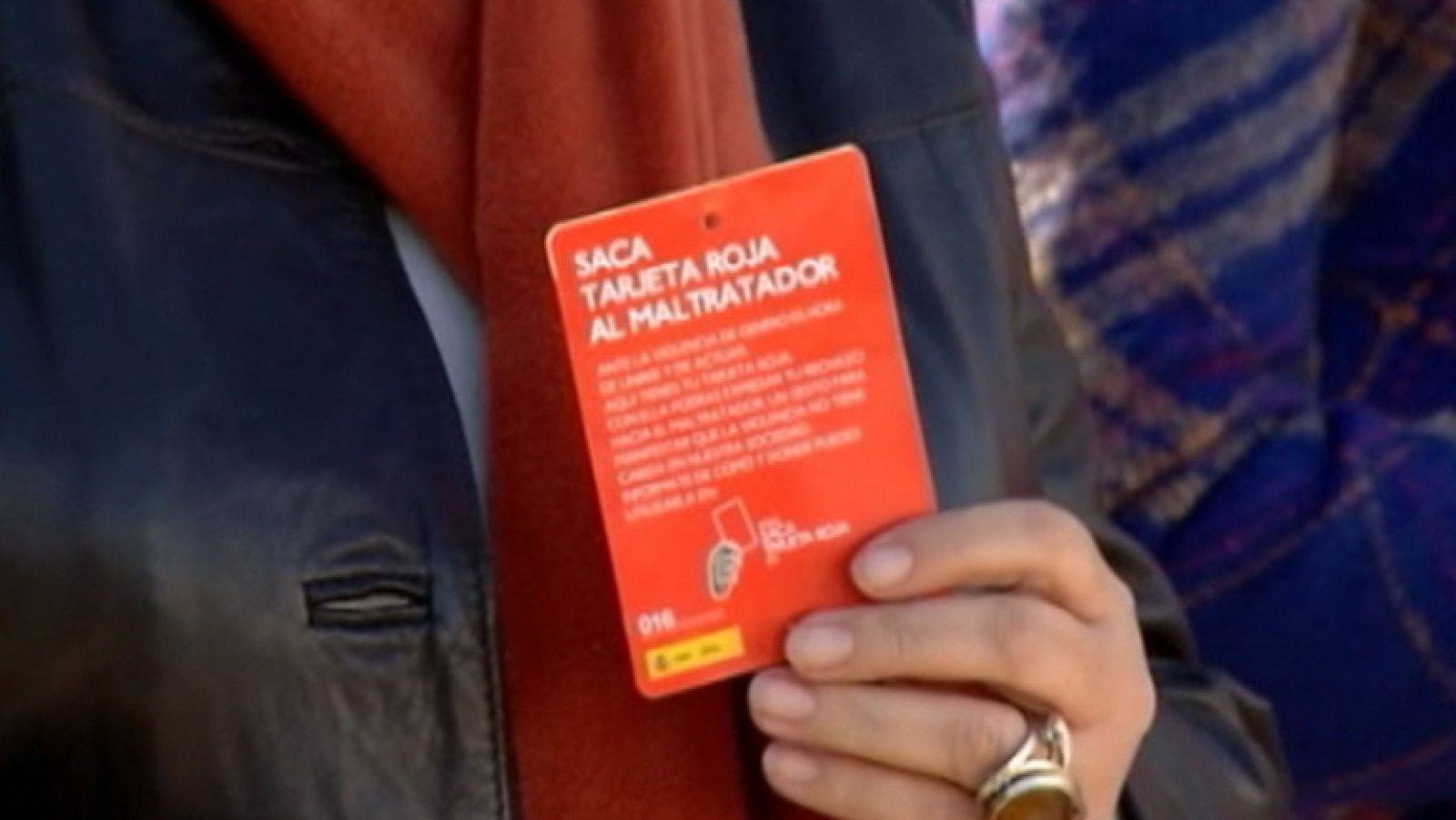 En violencia de género, el año empieza como terminó. La Policía investiga un nuevo caso mortal en Tarragona, que está a la espera de la autopsia de la fallecida, mientras entierran a la mujer fallecida en Zafra, en Badajoz. En lo que va de año se han