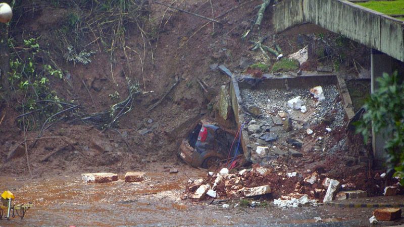 Siete muertos y al menos 14 desaparecidos en corrimiento de tierras en Brasil