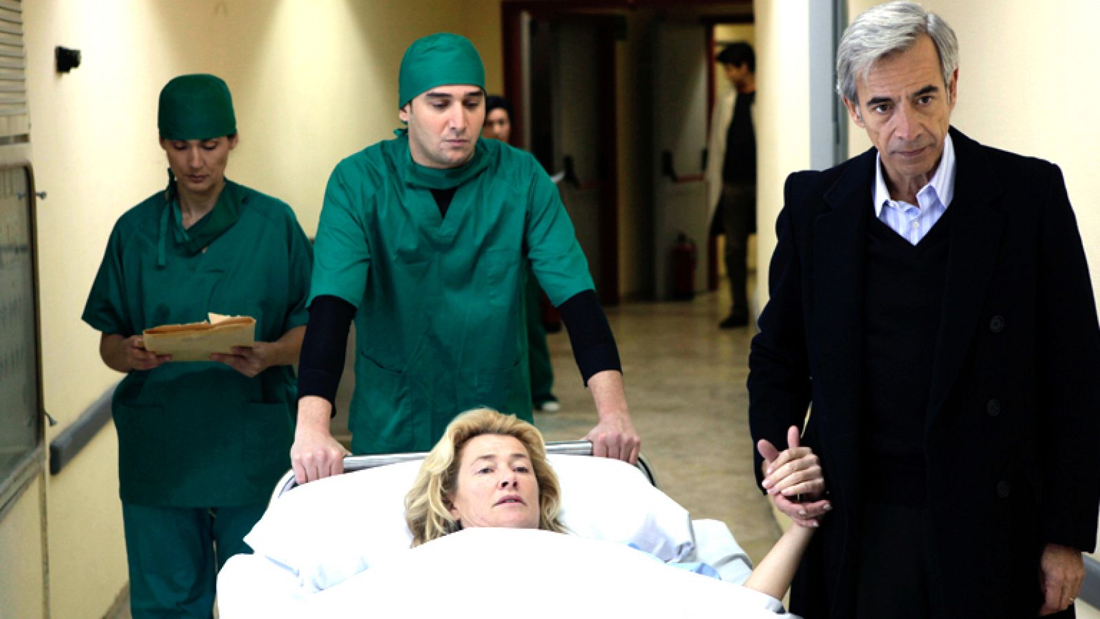 Cuéntame cómo pasó - "No me voy a morir" (Cap. 230) | Ver