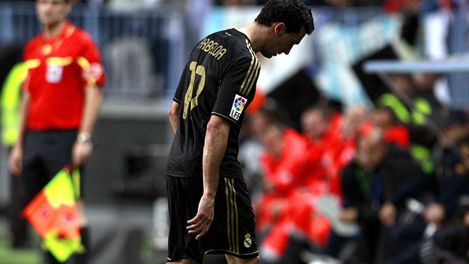 El Real Madrid ya aguarda en cuartos a su máximo rival, que, salvo sorpresa, sentenciará su eliminatoria en el Reyno de Navarra tras el 4-0 de la ida. Los blancos deberán afrontar el primer choque de cuartos con bajas sensibles, como las de Arbeloa,