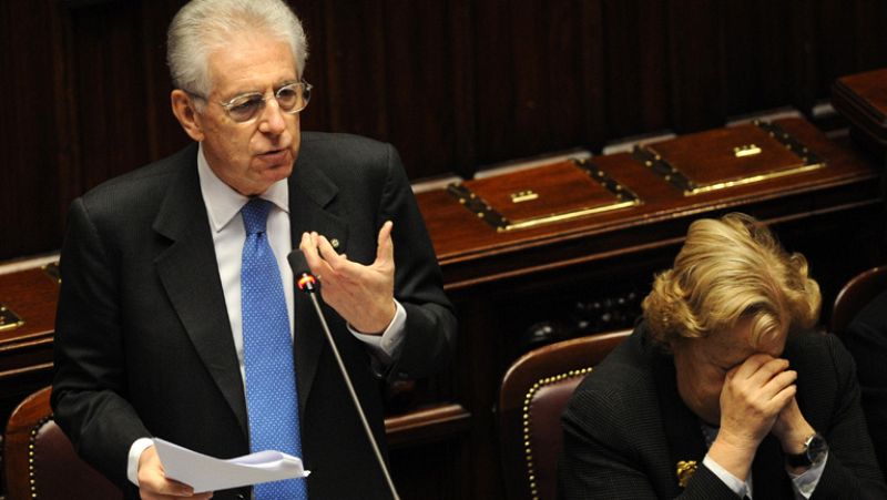 Italia consigue pagar la mitad del interés por su deuda