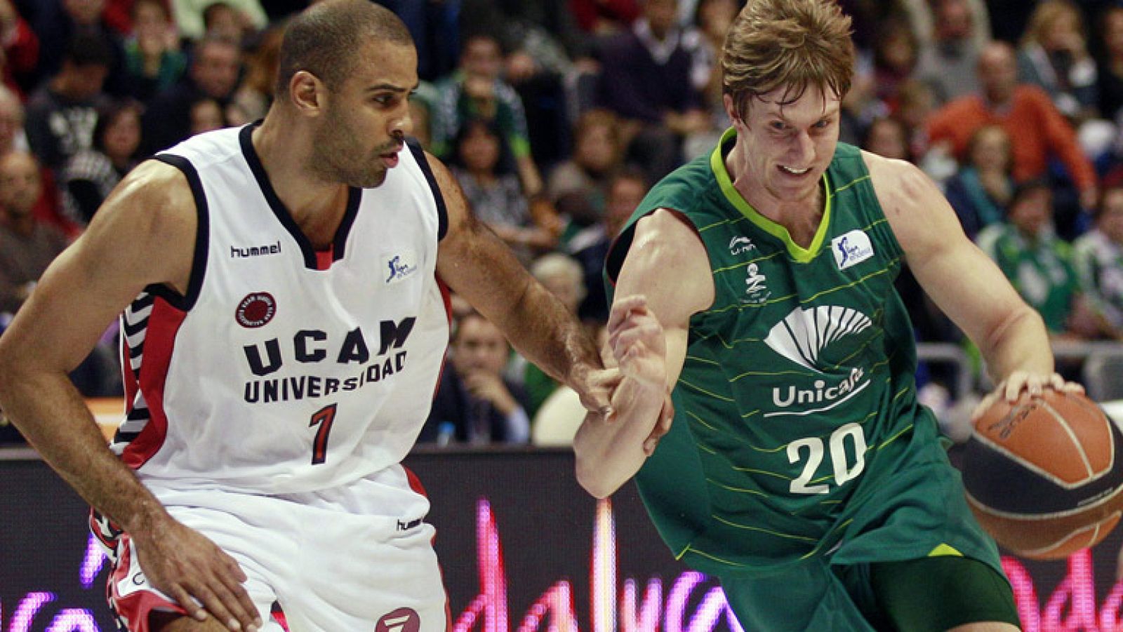 El Unicaja se ha sobrepuesto de su derrota en Fuenlabrada con una contundente victoria frente al Murcia, al que superó por 87-69.