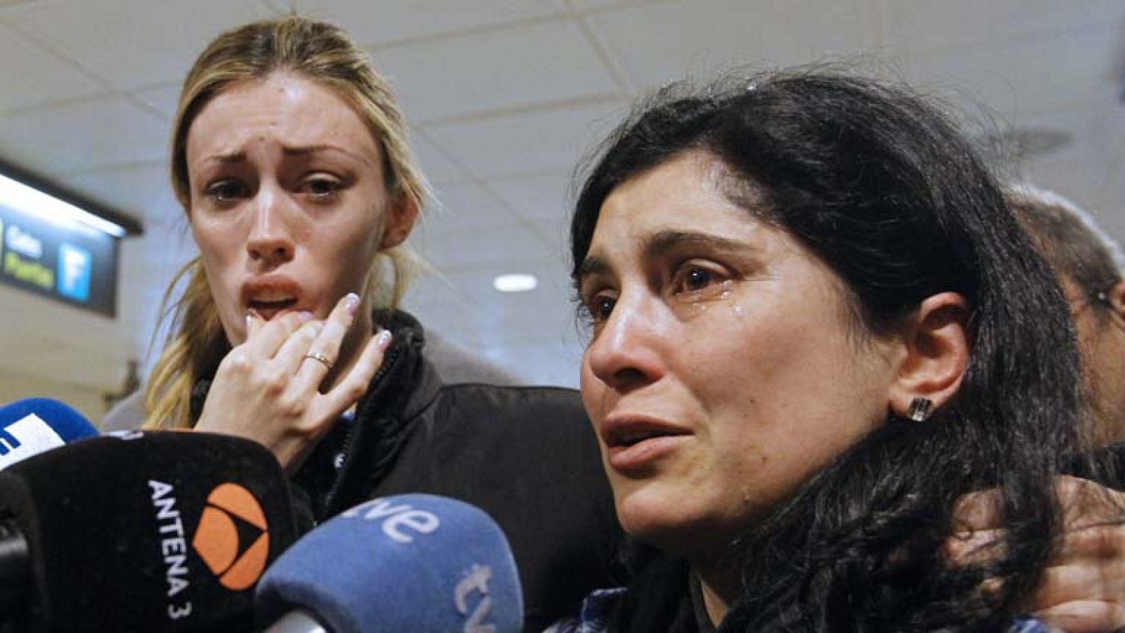 Los españoles víctimas del crucero naufradago vuelven a España | Ver