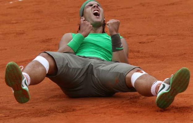  - Nadal habla con Corretja tras ganar