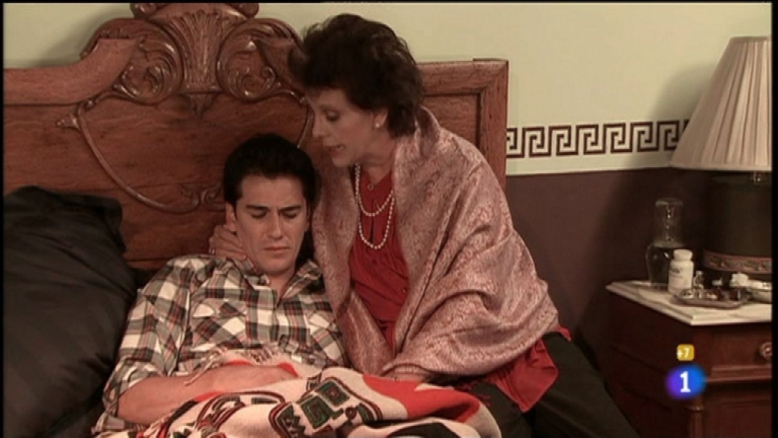 Cielo rojo - Capítulo 3 - El joven Andrés Rentería, tras diez años de ausencia, regresa al pueblo para vender la hacienda - Ver ahora