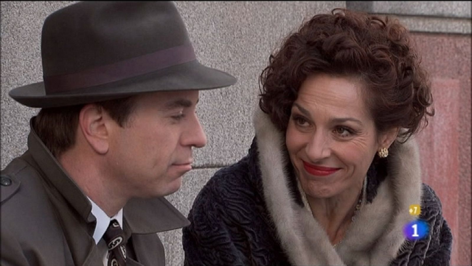 Amar en tiempos revueltos - T7 - Capítulo 91 - Manolita propone a Felisa que Pedrito se quede en su casa hasta Reyes, ella acepta - Ver ahora