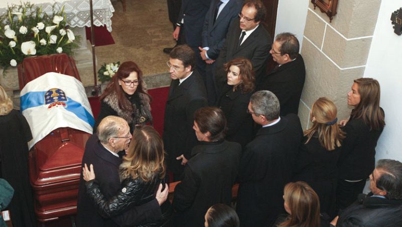 Los restos mortales de Fraga ya descansan en el cementerio de Perbes