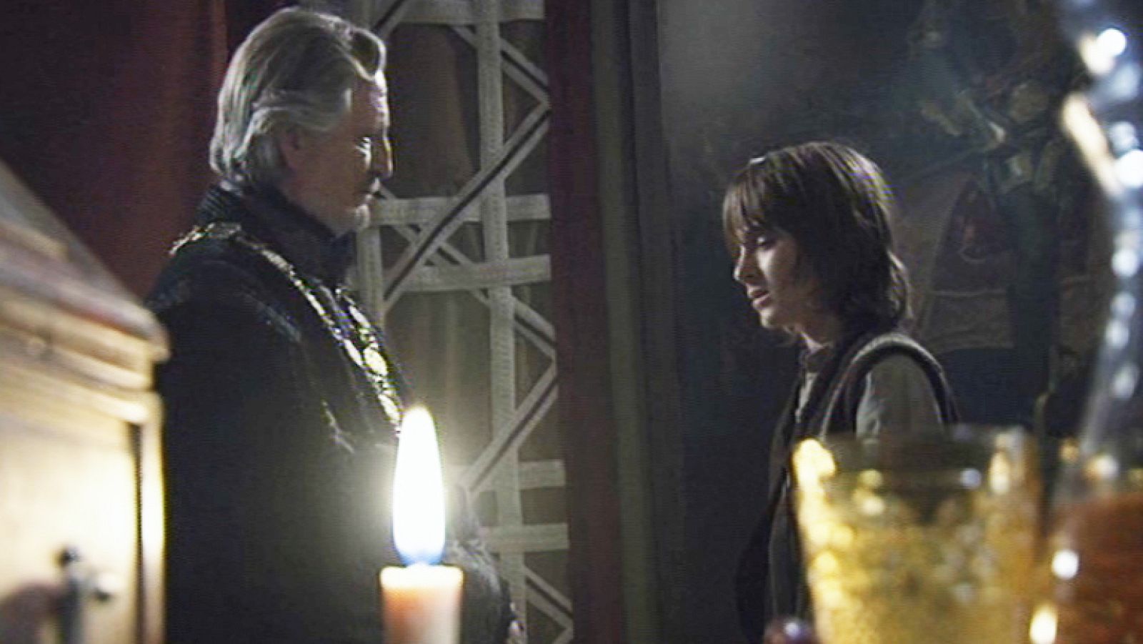 Águila Roja - El Rey conoce a su nieto Alonso | Ver