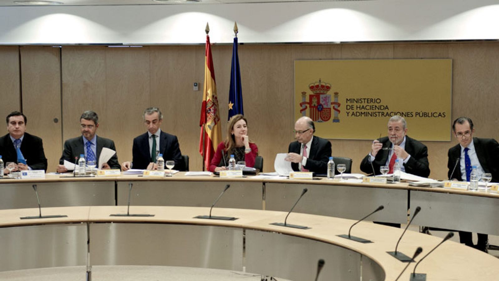 Cristóbal Montoro comunica a las Comunidades Autónomas que la solución a la crisis será el ICO