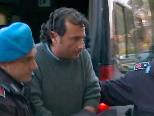 Telediario 1 - El capitán en arresto domiciliario