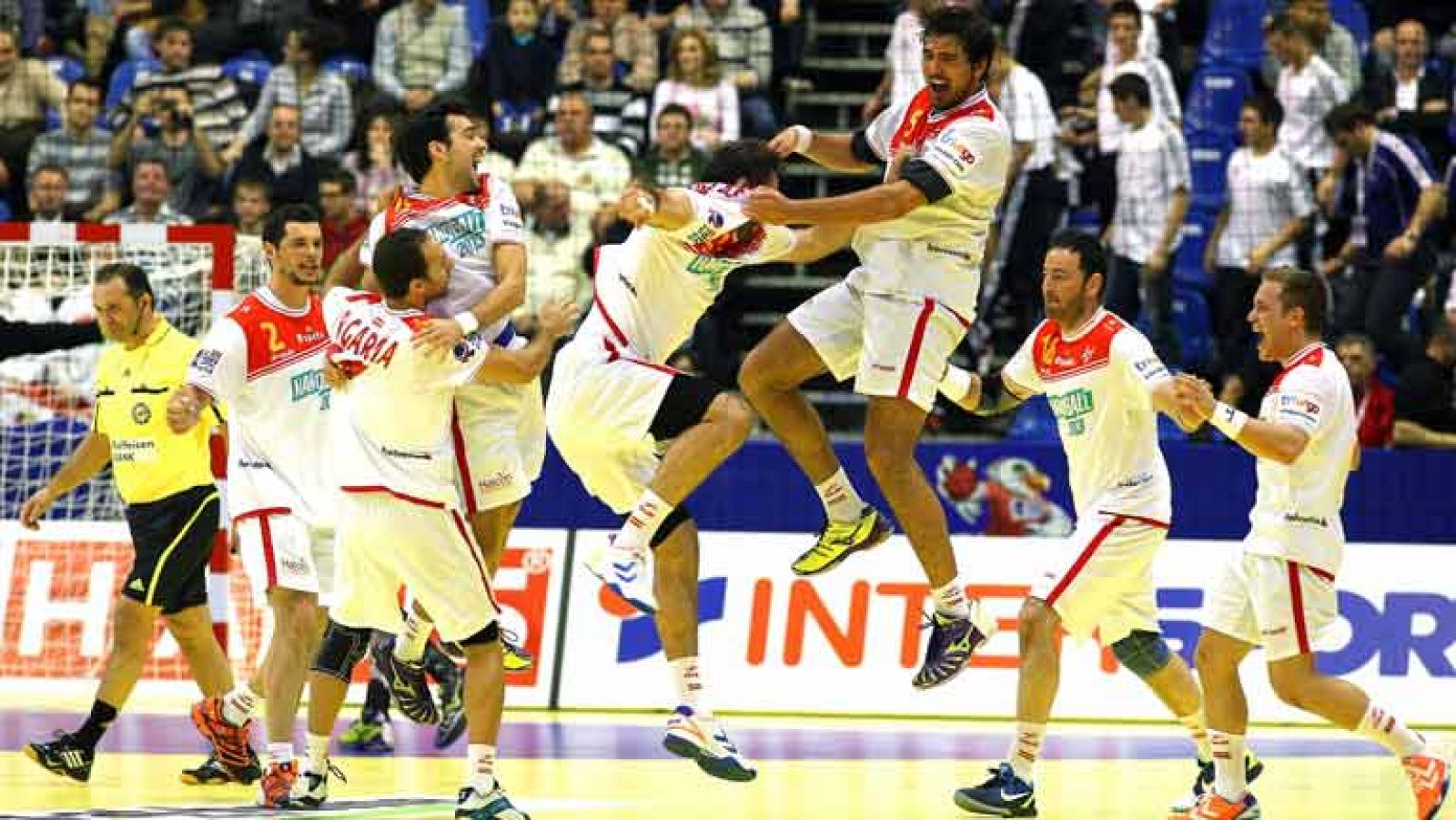 La selección española de balonmano se juega buena parte de sus opciones en el Europeo de Serbia ante Hungría. Después del sensacional comienzo con la victoria ante la campeona Francia, los hombres de Valero Rivera tienen que confirmar sus posibilidad