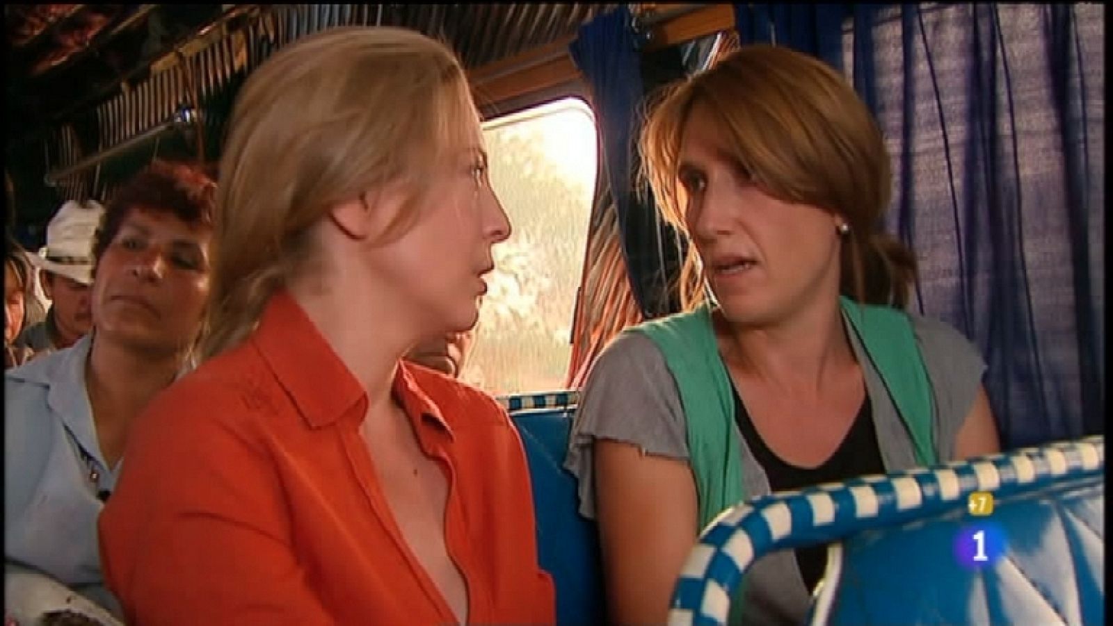 Cielo rojo - Capítulo 5 - Alma da a luz una niña, hija de Andrés, pero Dña. Loreto, llena de odio y deseos de venganza, se la quita - Ver ahora