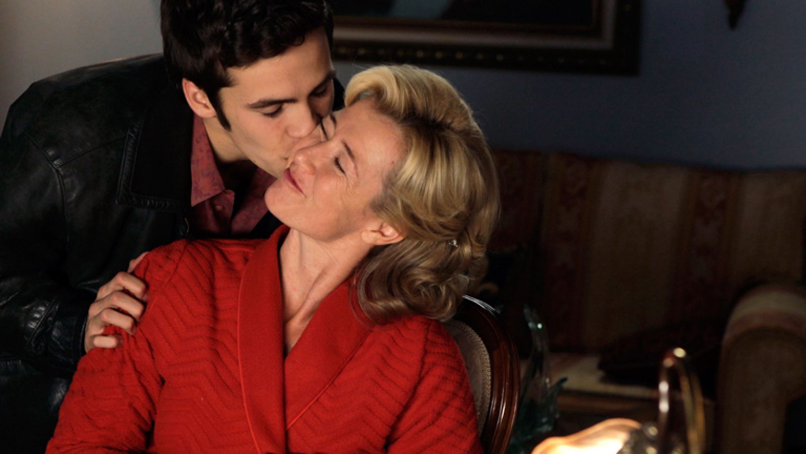 Mercedes ha comenzado sus sesiones de quimioterapia y, ahora sí, se da cuenta de que debe descansar y renunciar temporalmente al trabajo y los estudios.