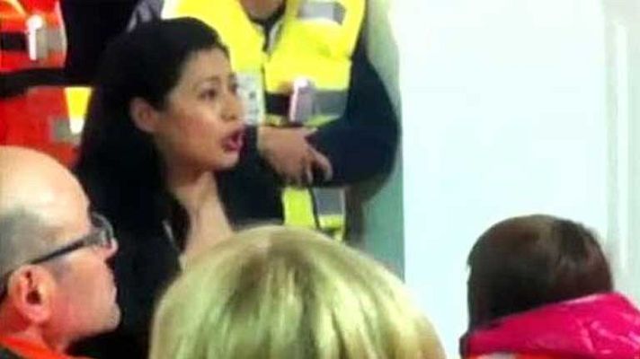 Informativo 24h - La tripulación del 'Concordia': "Todo está bajo control, volved a las cabinas"