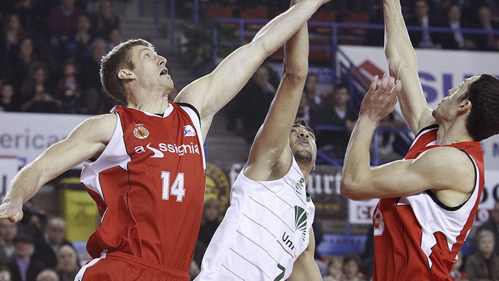 El Assignia Manresa ha dado la sorpresa al vencer con contundencia al Unicaja de Málaga por un implacable 86-68.