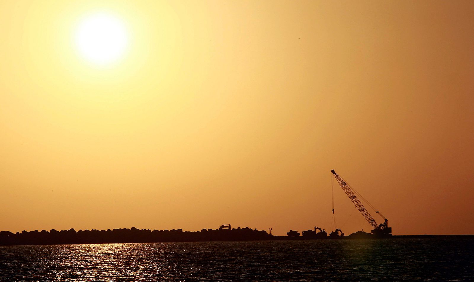 La Unión Europea aprueba el embargo del petróleo de Irán por su programa nuclear