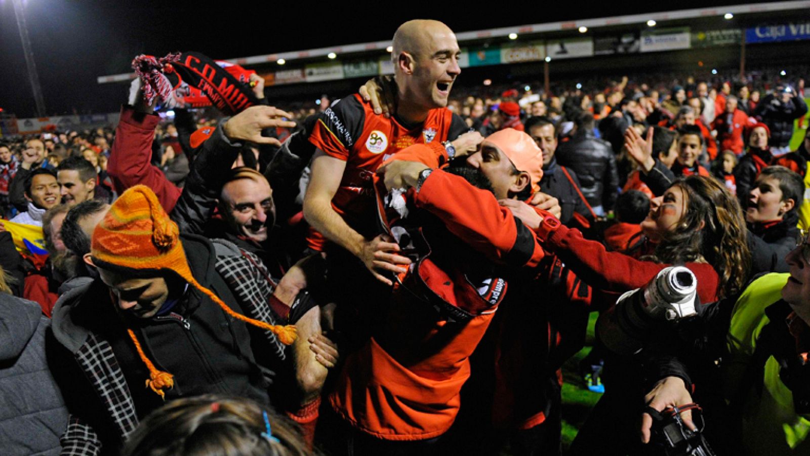 El CD Mirandés ha apeado al Espanyol en los cuartos de final de la Copa del Rey en un partido de auténtico infarto, pues obtuvo el gol que sellaba el pase a las semifinales (2-1) en el tiempo del descuento.