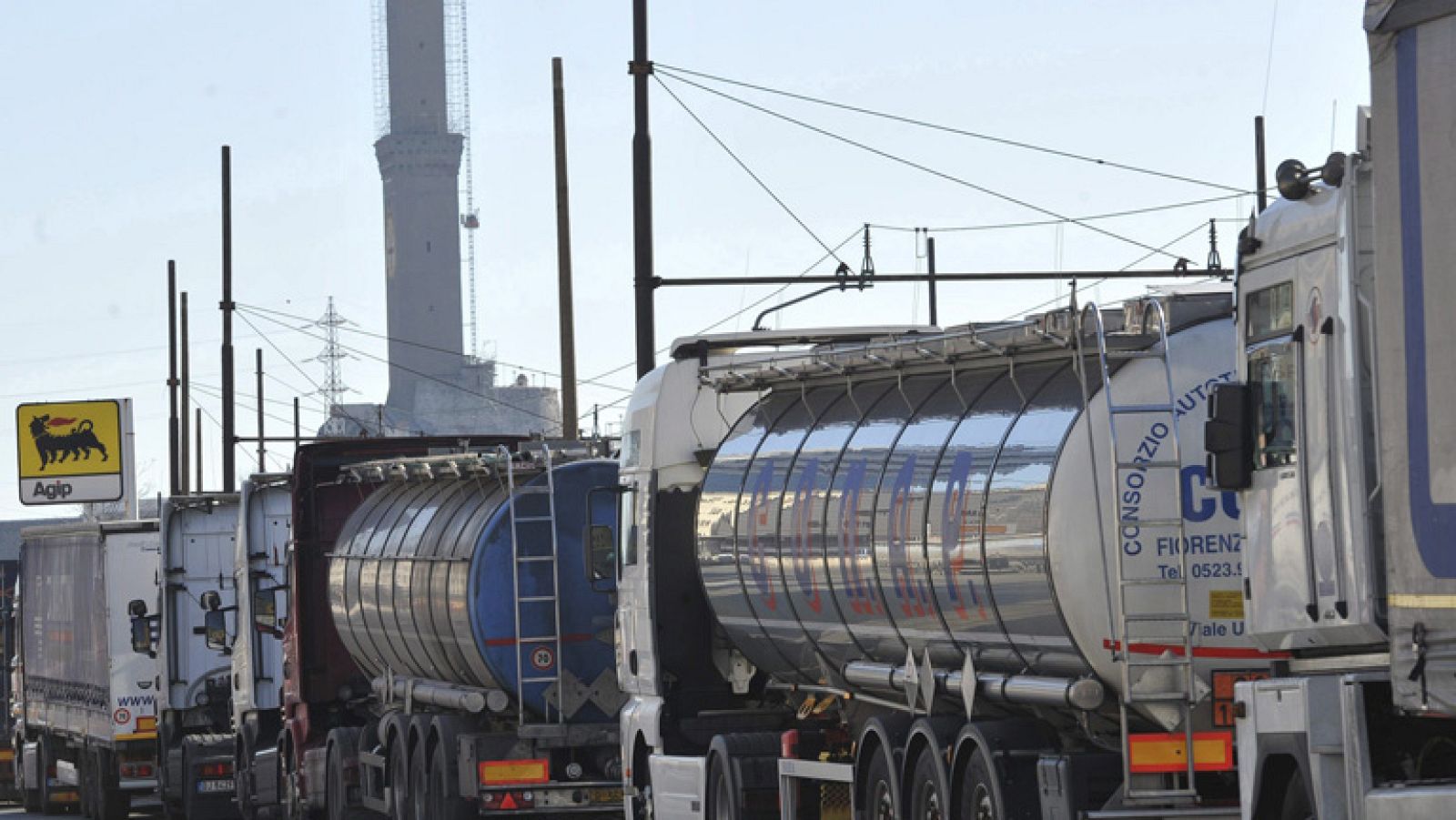 Algunos de los sectores afectados por los recortes en Italia, en huelga