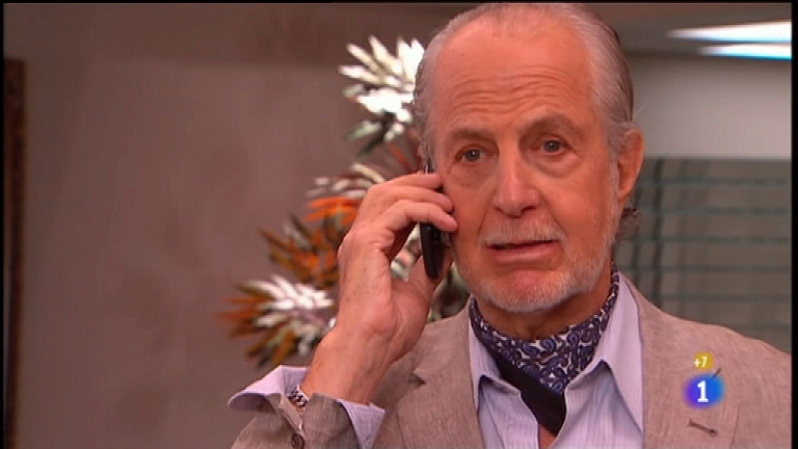 Cielo Rojo - Capítulo 10 - Alma se entera de que Andrés y Ricardo siguen siendo amigos y le da miedo poder encontrárselo - Ver ahora