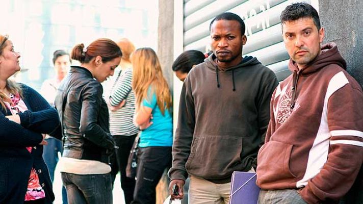 Informativo 24h - El paro marca un récord histórico en España con 5,27 millones de desempleados