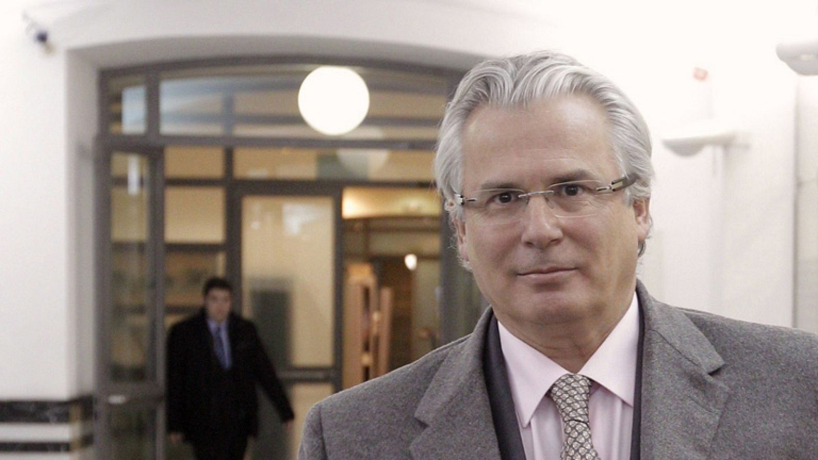 El Supremo aprecia indicios de cohecho impropio en Garzón