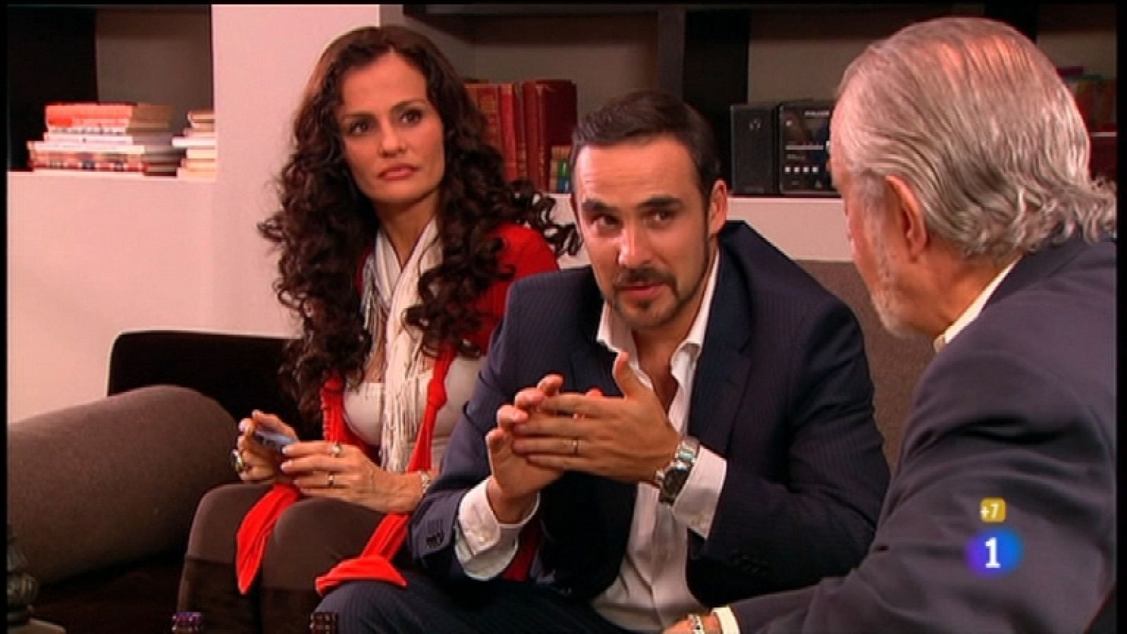 Cielo rojo - Capítulo 13 - Don Gonzalo amenaza con revelar secretos del pasado de Dña. Loreto - Ver ahora