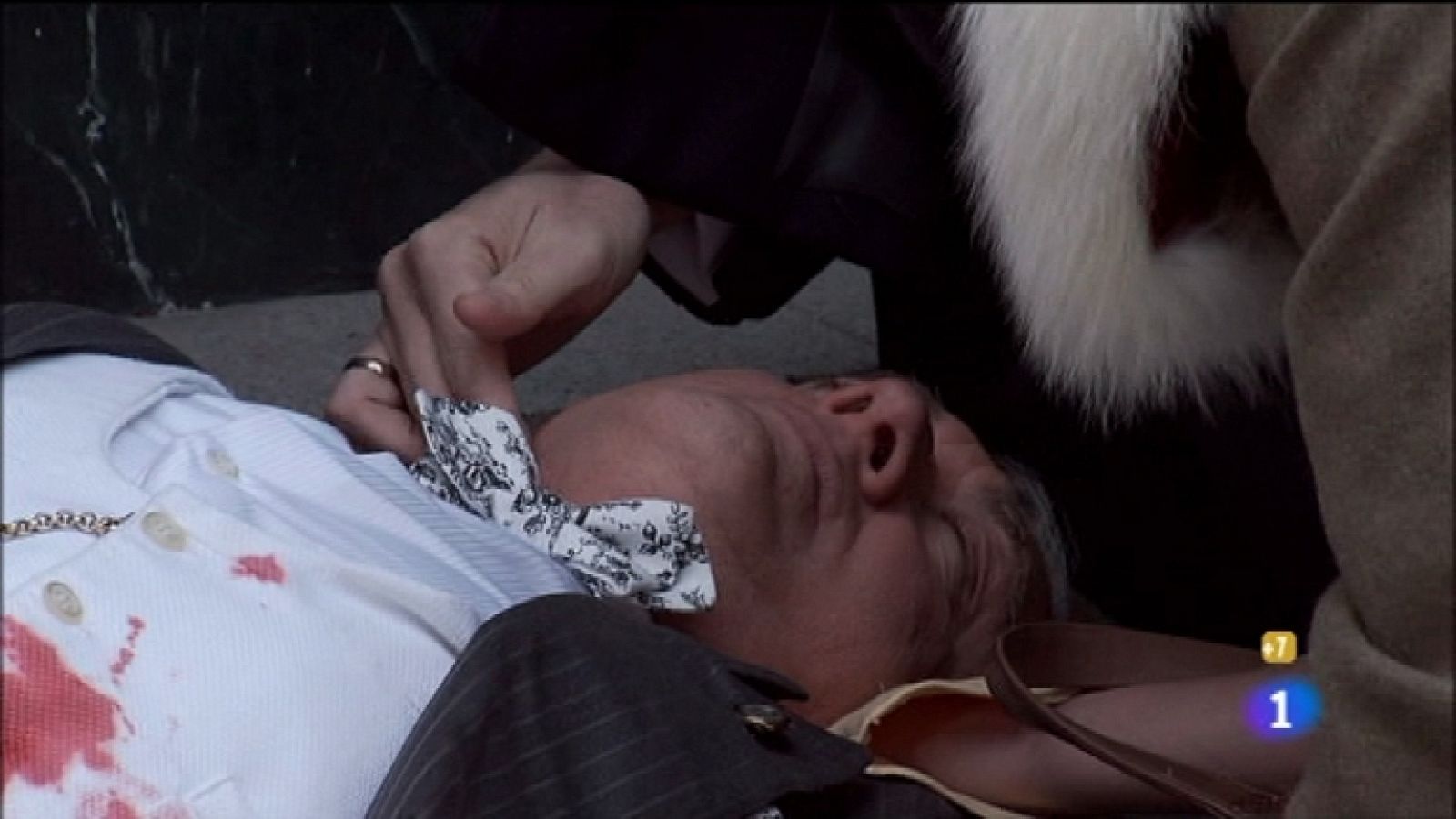 Amar en tiempos revueltos - T7 - Capítulo 102 - Asunción consigue que le asignen la cobertura de la subasta - Ver ahora