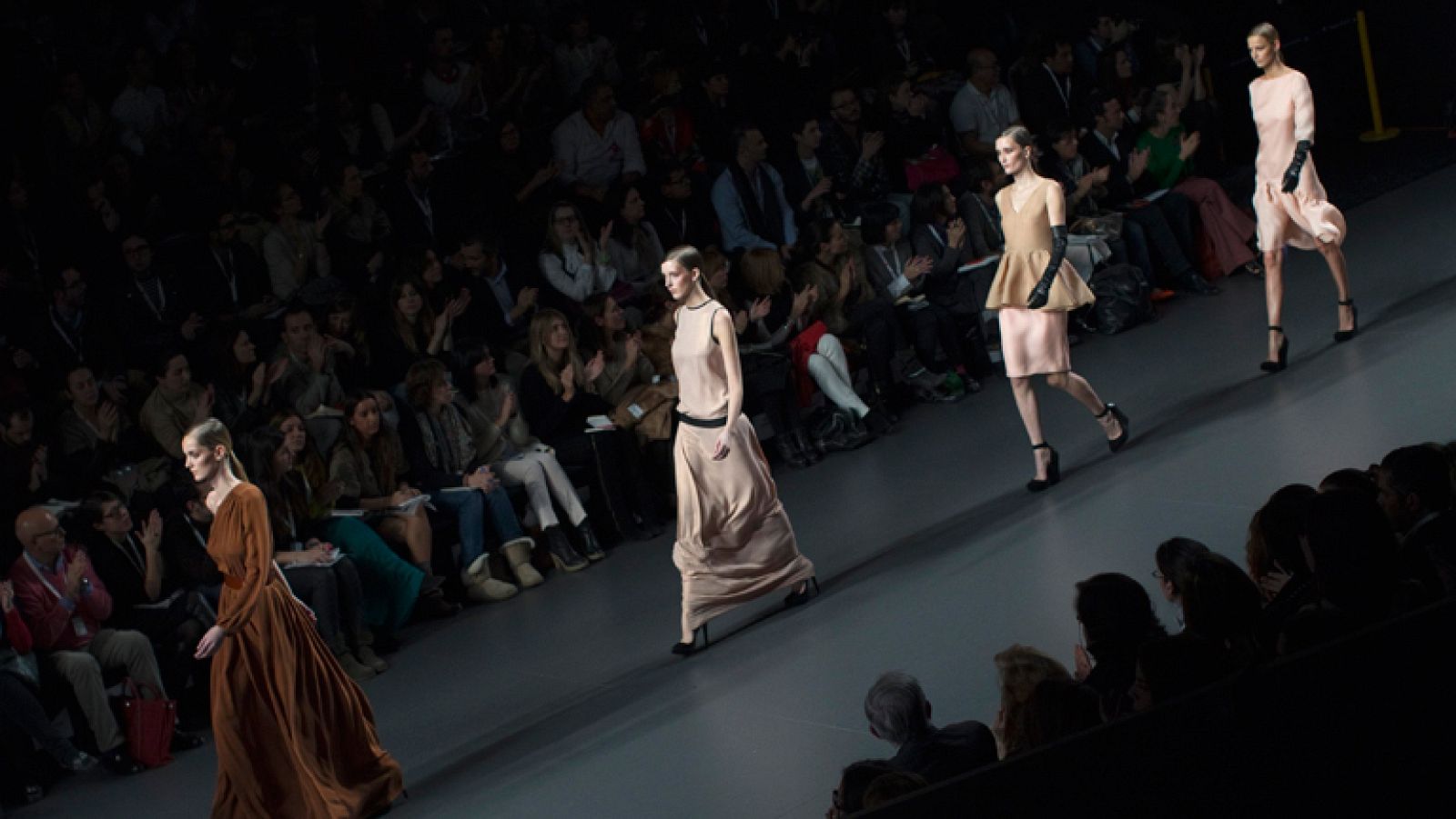 Desfile íntegro de Ángel Schlesser | Ver