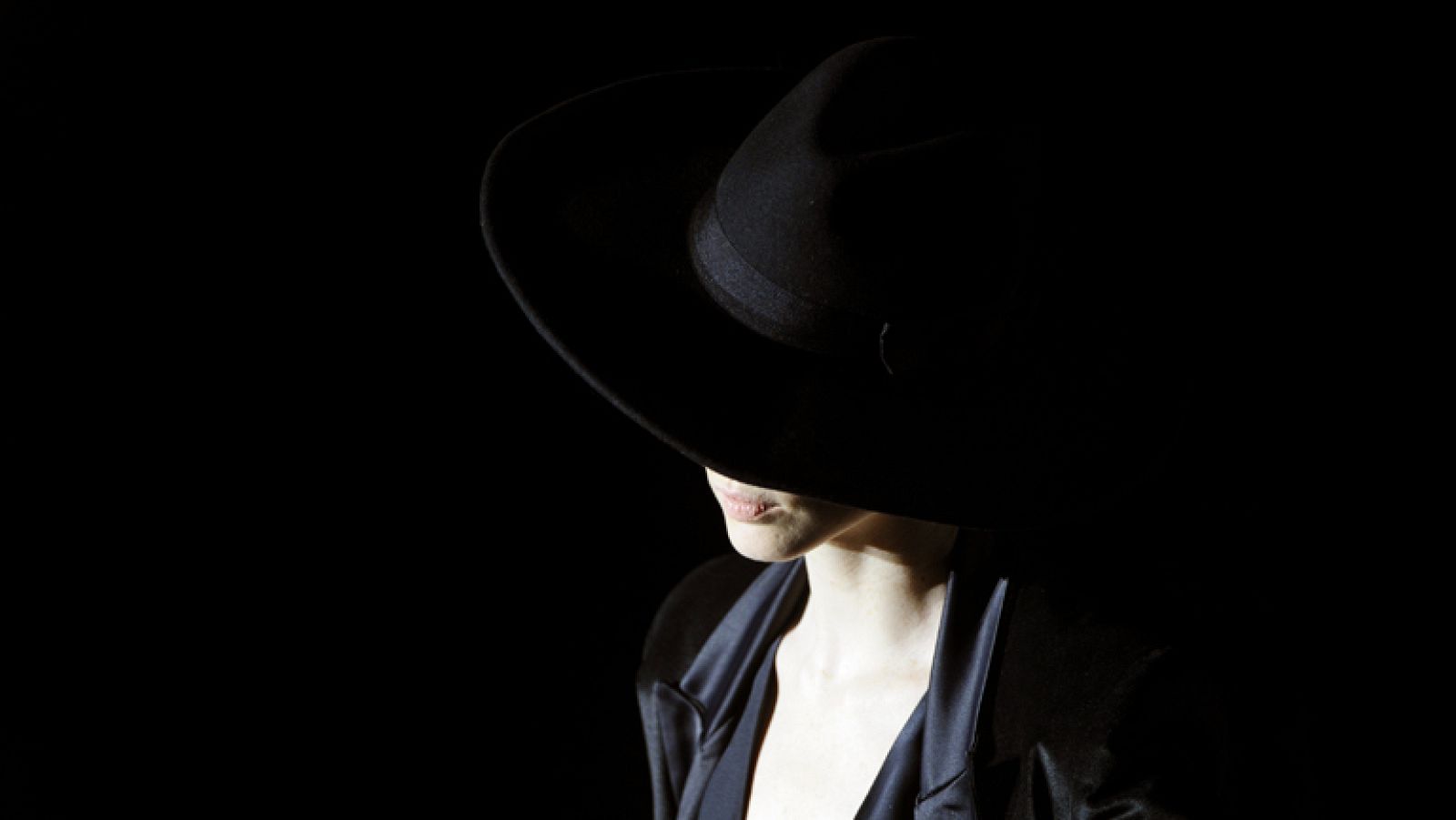 Desfile íntegro de Roberto Verino | Ver