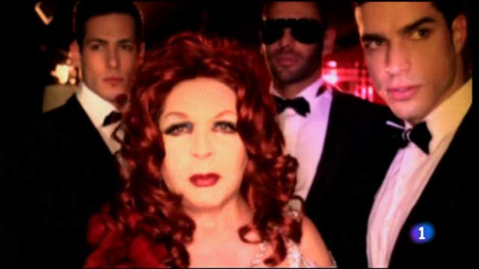 Más Gente - Sara Montiel regresa en un videoclip con su hijo Zeus