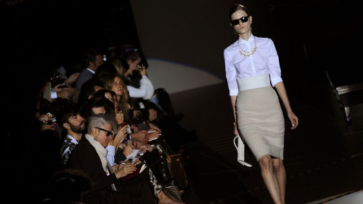  - Desfile íntegro de David Delfín