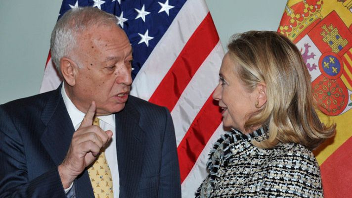 Telediario 1 - Clinton critica el veto