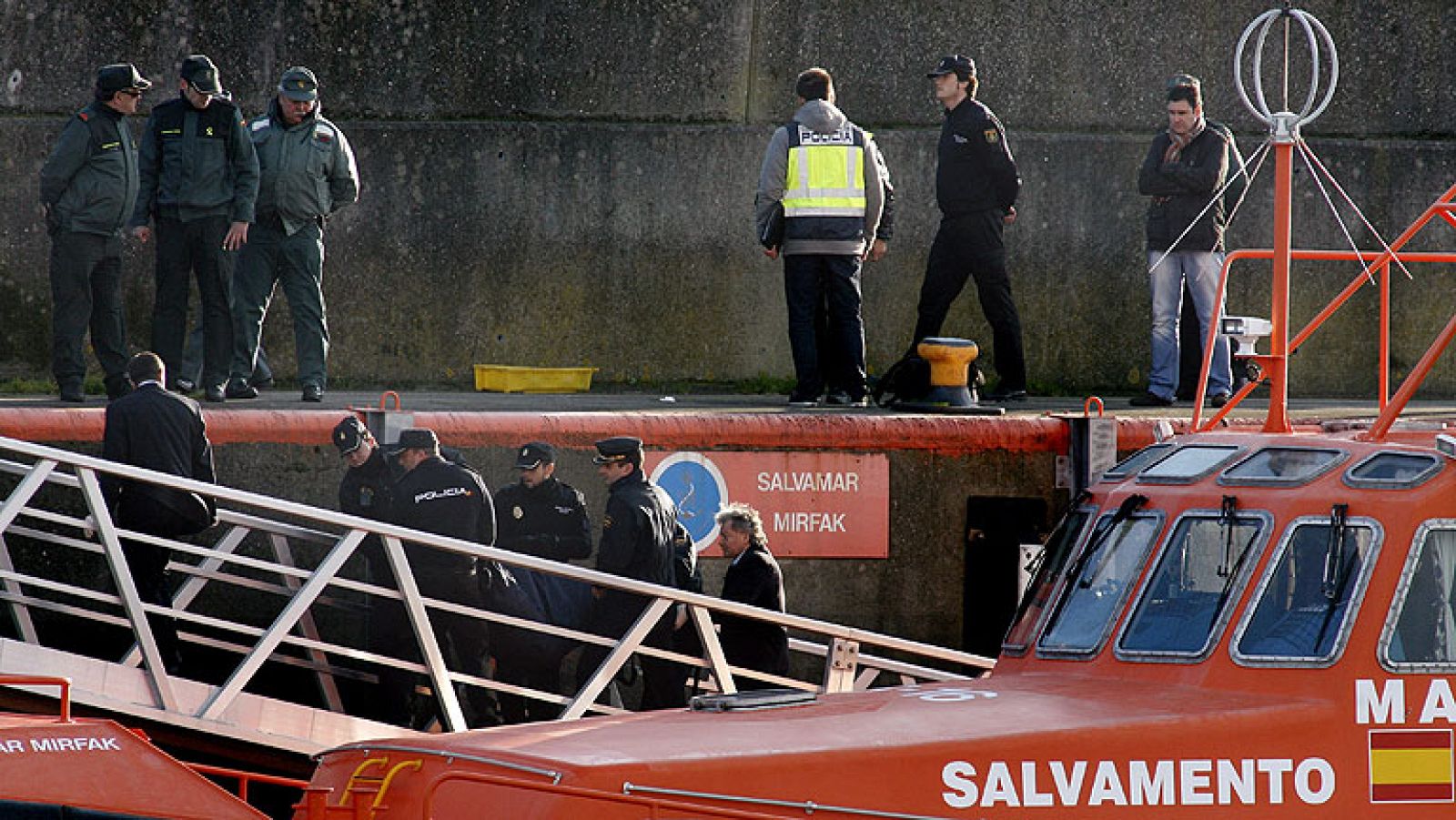 En la madrugada del viernes 27 de enero desaparecían en la playa coruñesa de Orzán 3 policías y un estudiante.