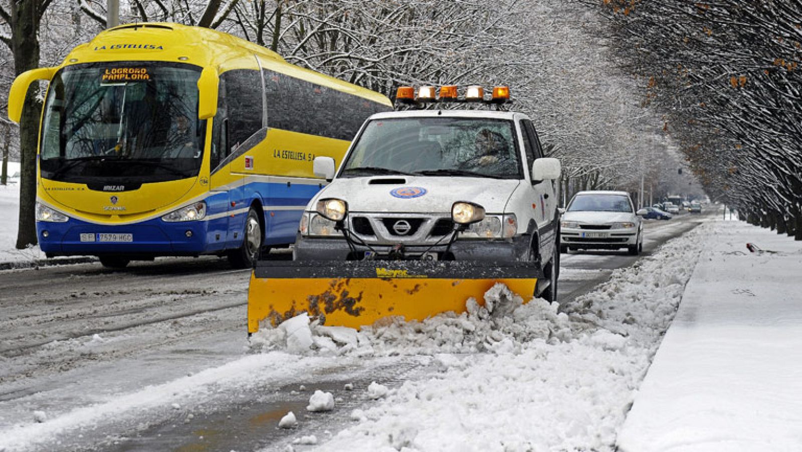 El frío y la nieve tiñen gran parte del país