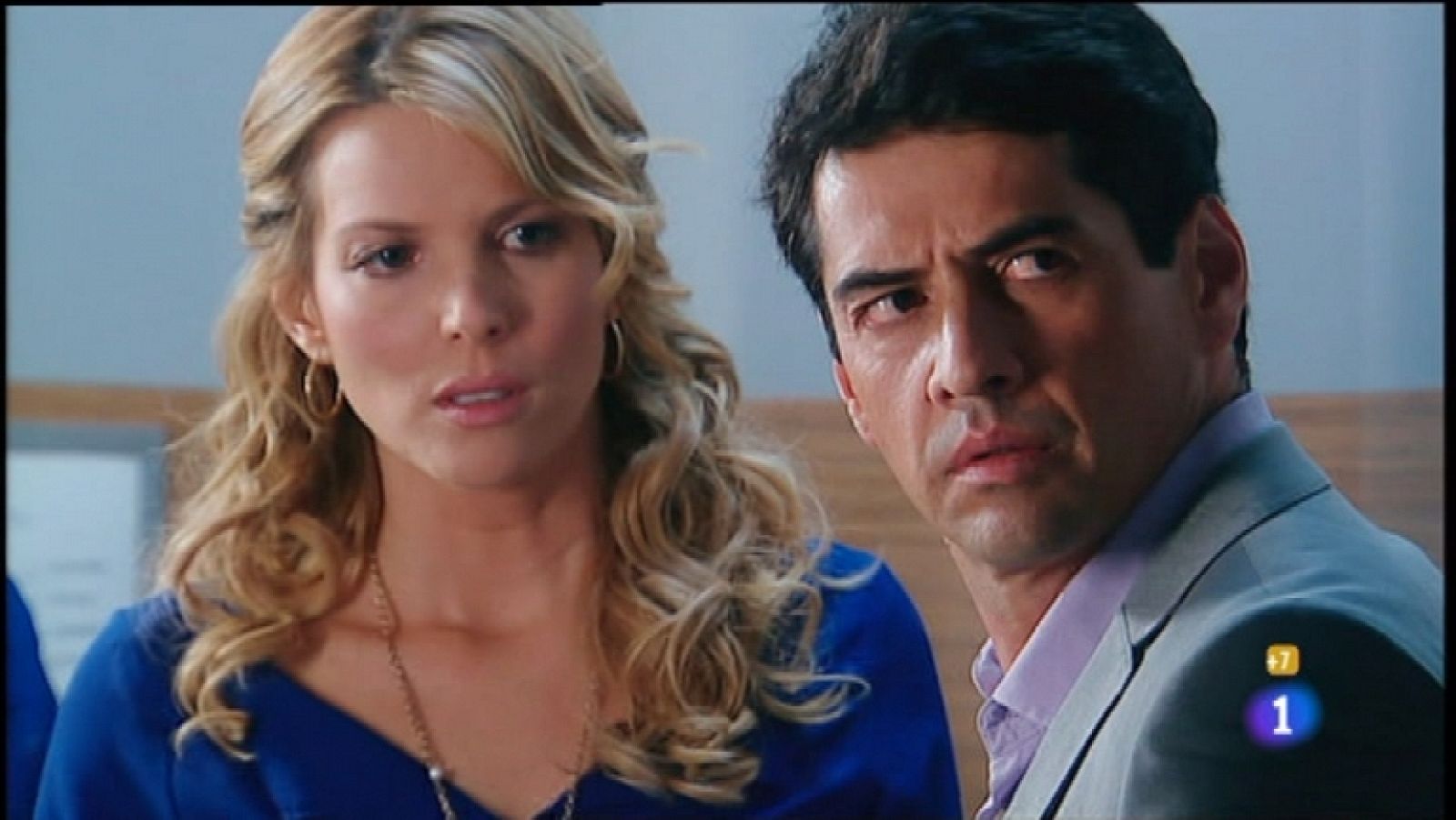 La casa de al lado - Capítulo 62 - Gonzalo dispara a Javier después de la agresión, en presencia de Pilar, pero sale ileso - Ver ahora