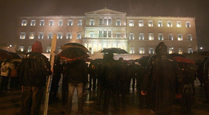 Telediario 1 - Grecia decide nuevos ajustes en otra jornada de huelga general