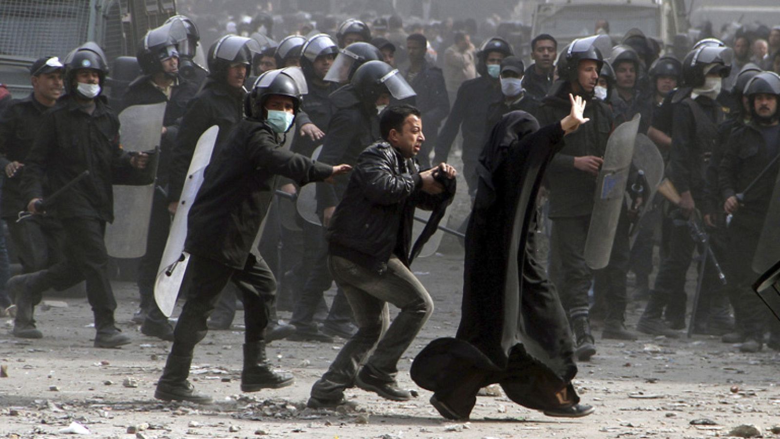 Los militares egipcios obstaculizan el trabajo de la prensa