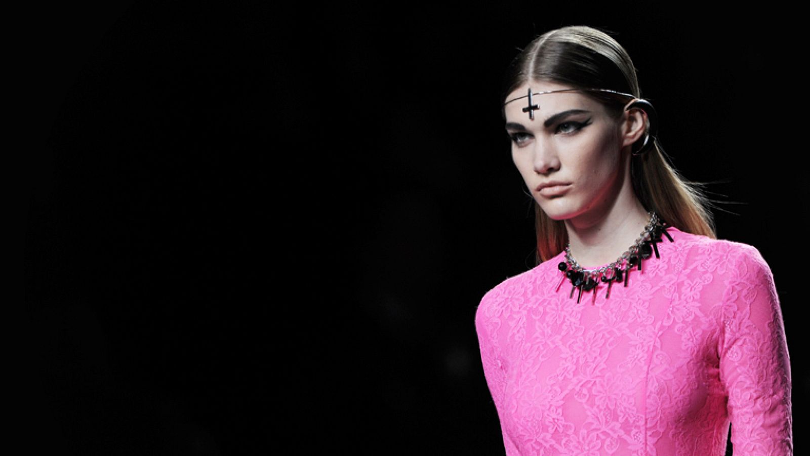 Desfile íntegro de Carlos Díez y María Escoté | Ver