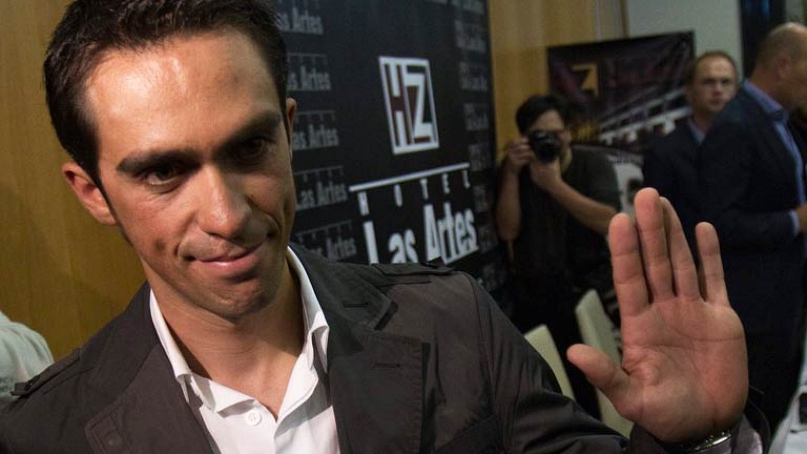 Contador, recibido entre aplausos | Ver