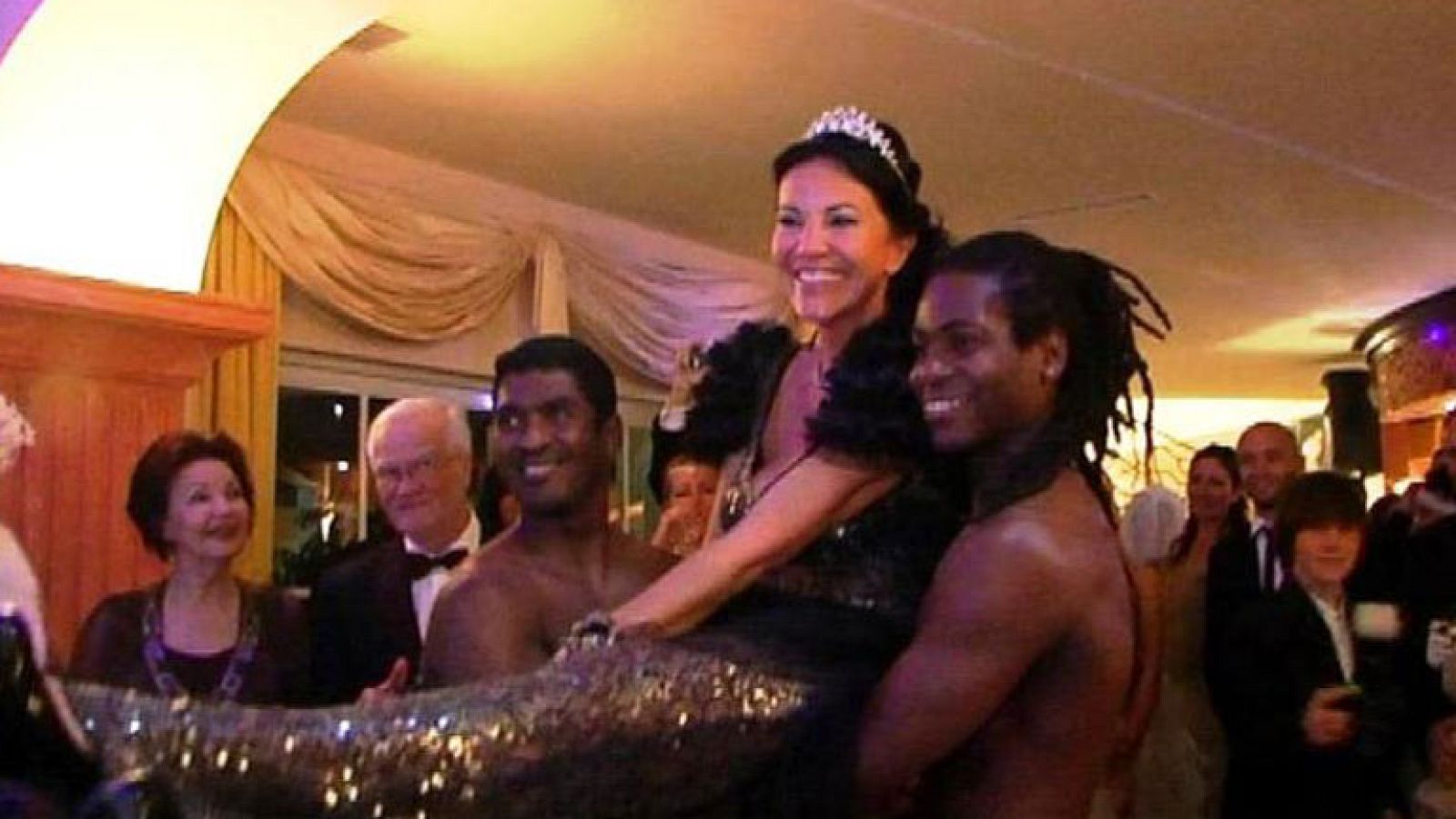 Comando Actualidad - Dinero llama a dinero - Fiesta de lujo