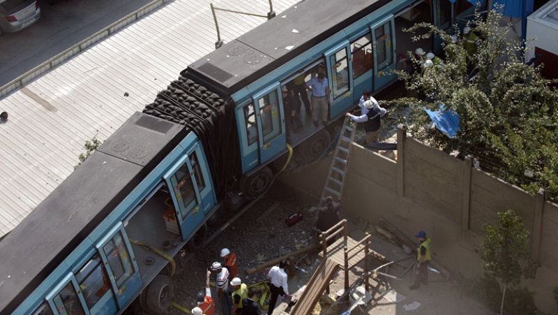 Espectacular accidente en el metro de Santiago de Chile