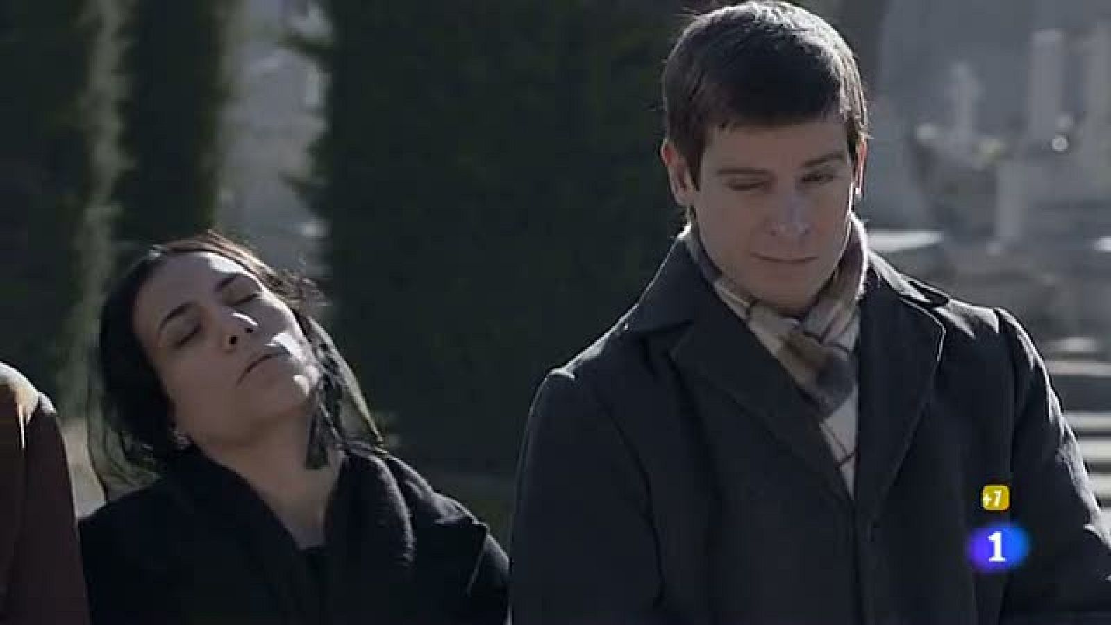 Amar - Manolita se desmaya por su adicción a las pastillas