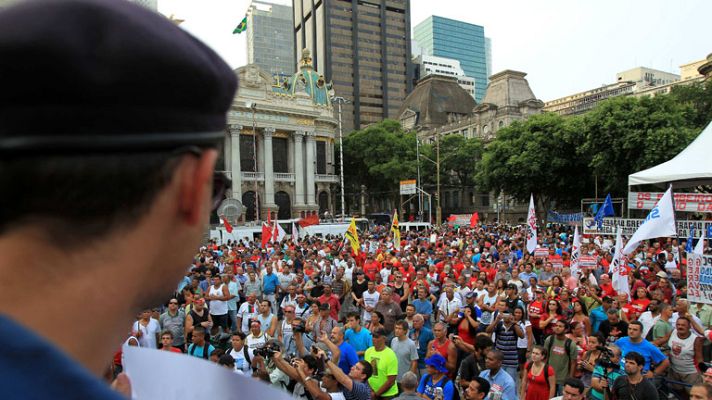 Telediario 1 - La Policía de Río de Janeiro va a la huelga a una semana del carnaval