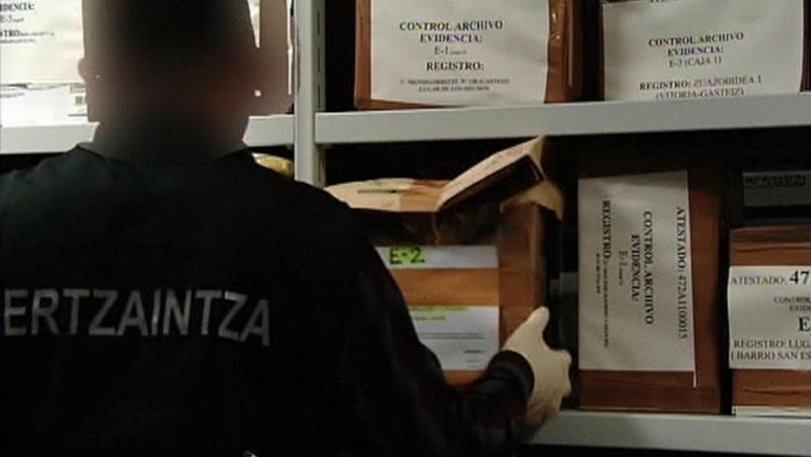 Un equipo de televisión ha entrado en la División Antiterrorista de la Ertzaintza