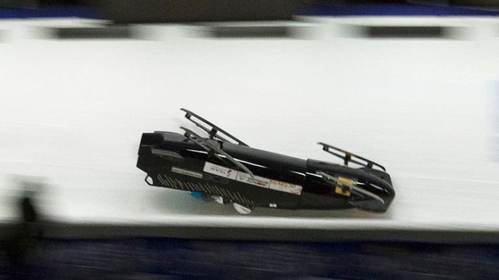 Telediario 1 - Accidente en una prueba de la Copa del Mundo de bobsleigh