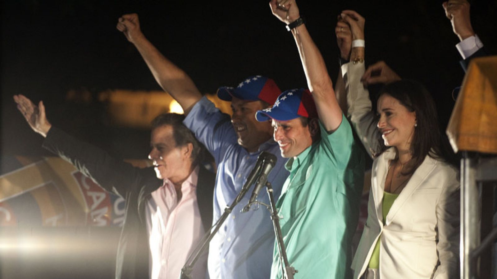 El gobernador Henrique Crapiles será el rival de Hugo Chávez en las presidenciales de Venezuela