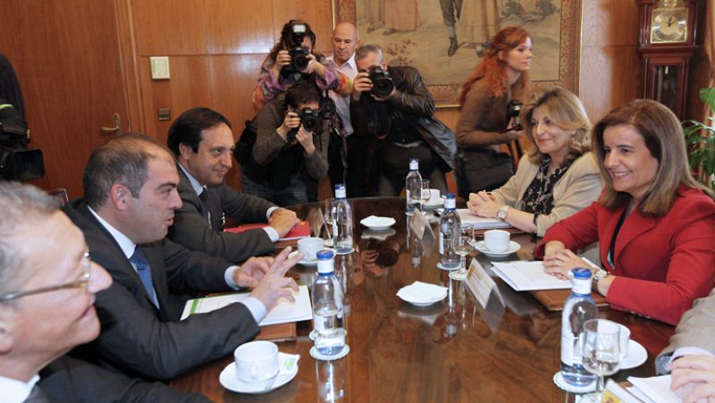 Fátima Bañez se reúne con ocho organizaciones de micro-empresas y autónomos