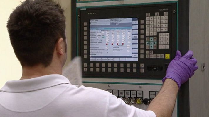 Telediario 1 - La economía de la UE cayó en 2011