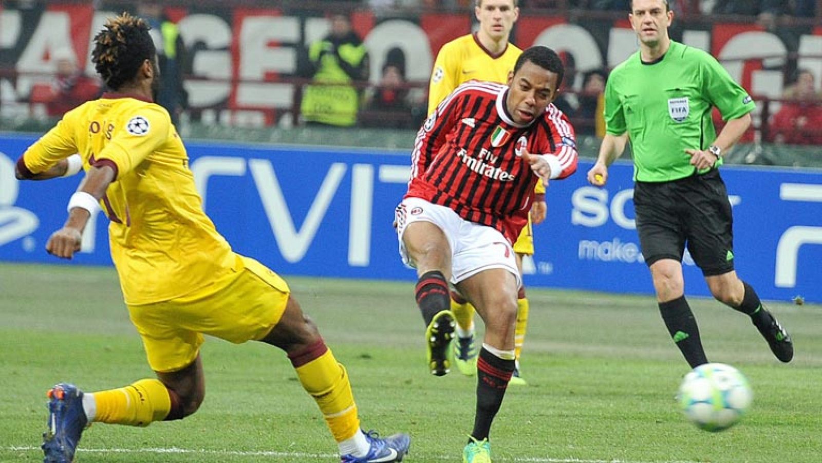 Robinho, ajustado al palo (3-0)