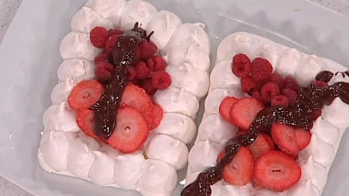 RTVE Cocina - Bases de merengue con frutos rojos